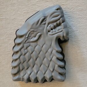 GAME OF THRONES stark direwolf silicone cake mold.  2017 HBO.
